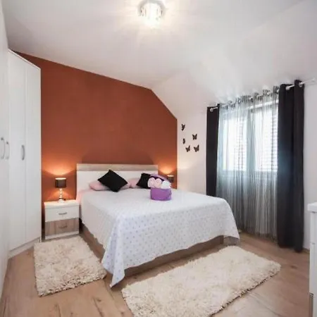 Apartment Dar Murter